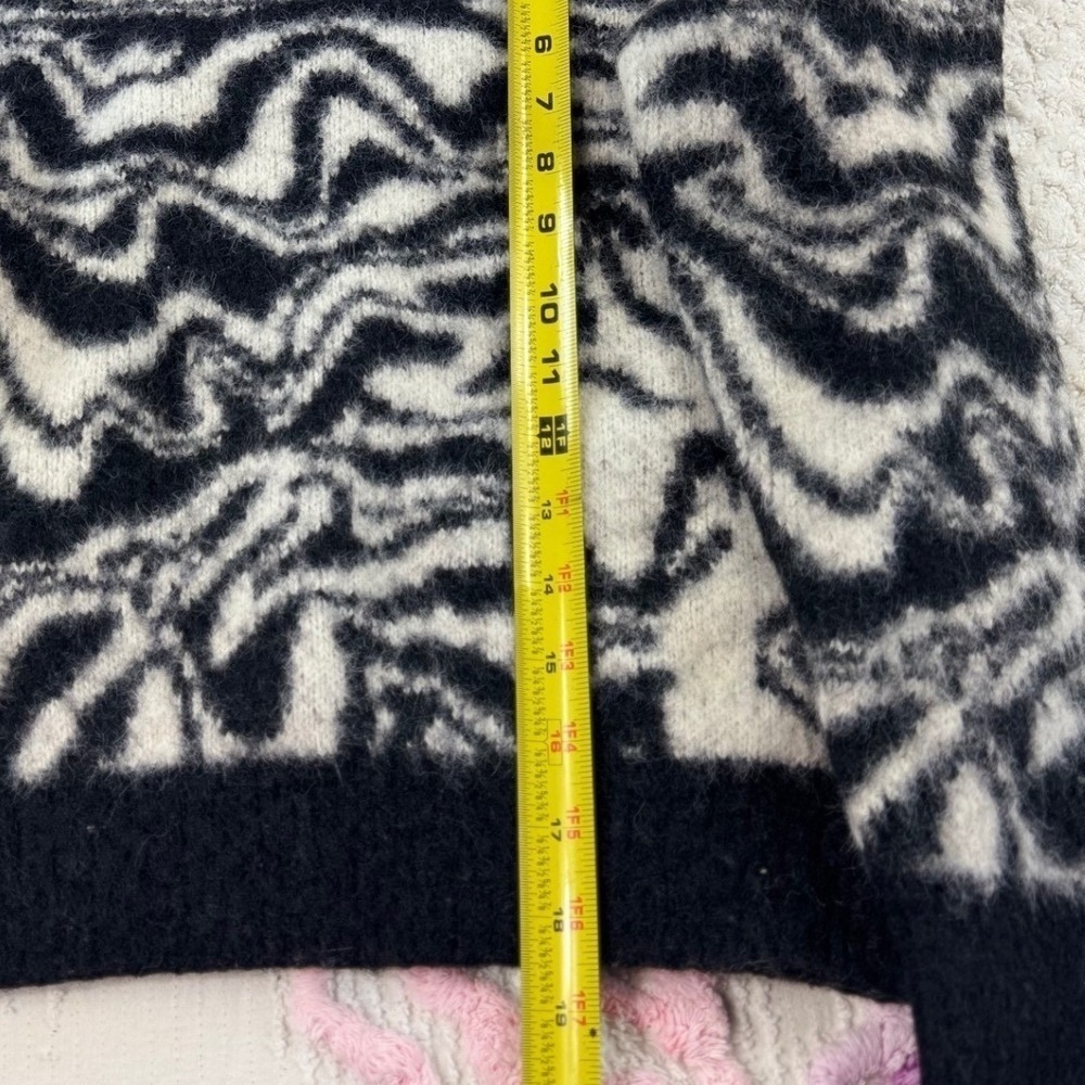 SO Goods For Life Zebra Print Pullover Sweater Women's Large Knit Cozy - Picture 5 of 12